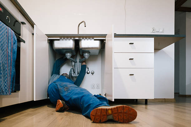Professional Emergency Plumber technician working in Harwick, PA